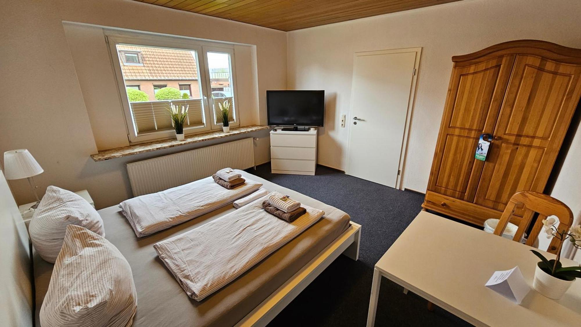 Hotel Dorfkrug Buesum - Guenstige Altbauzimmer Am Oland Room photo