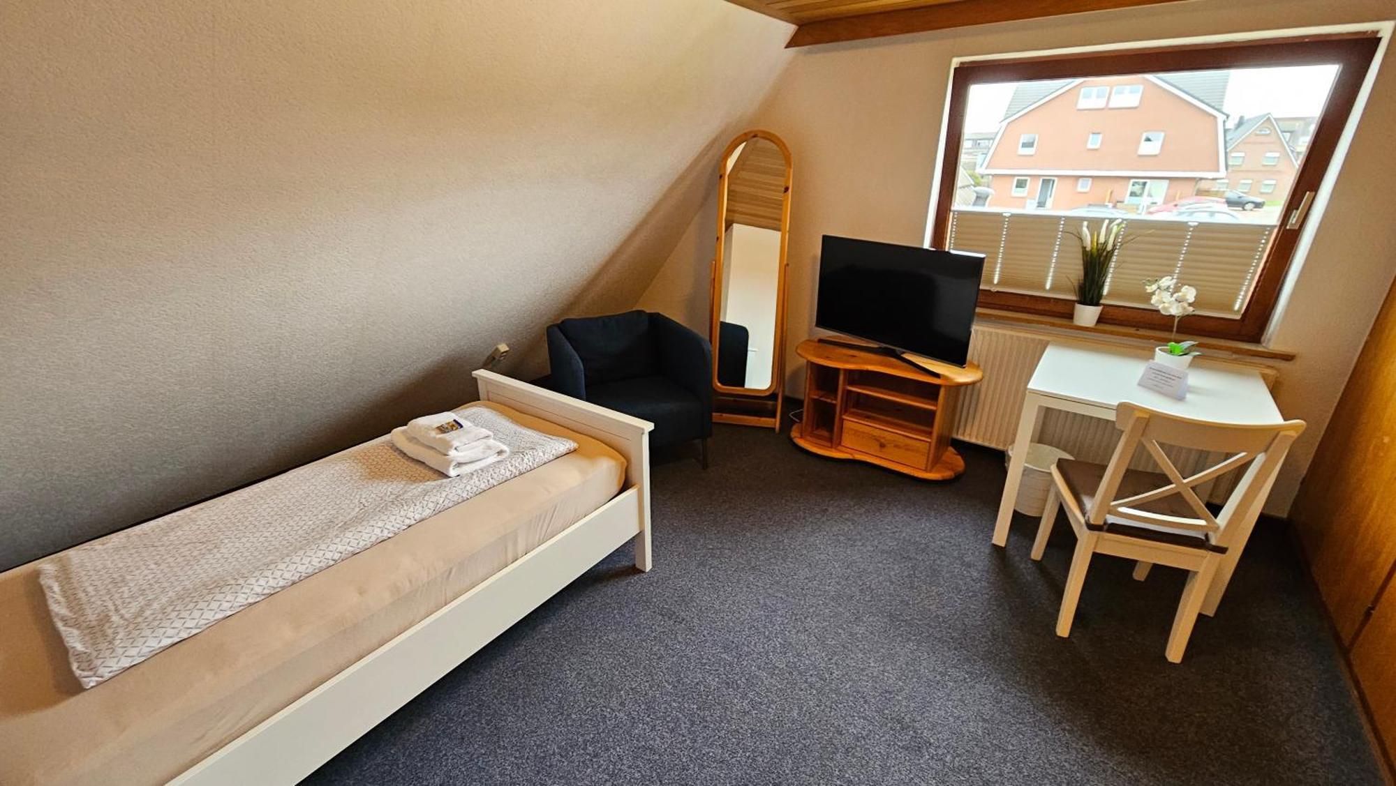 Hotel Dorfkrug Buesum - Guenstige Altbauzimmer Am Oland Room photo